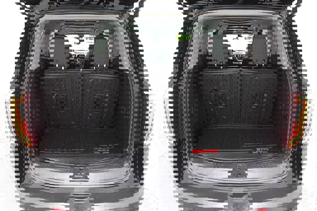 Used 2023 GMC Acadia SLT w/ Technology Package image 32