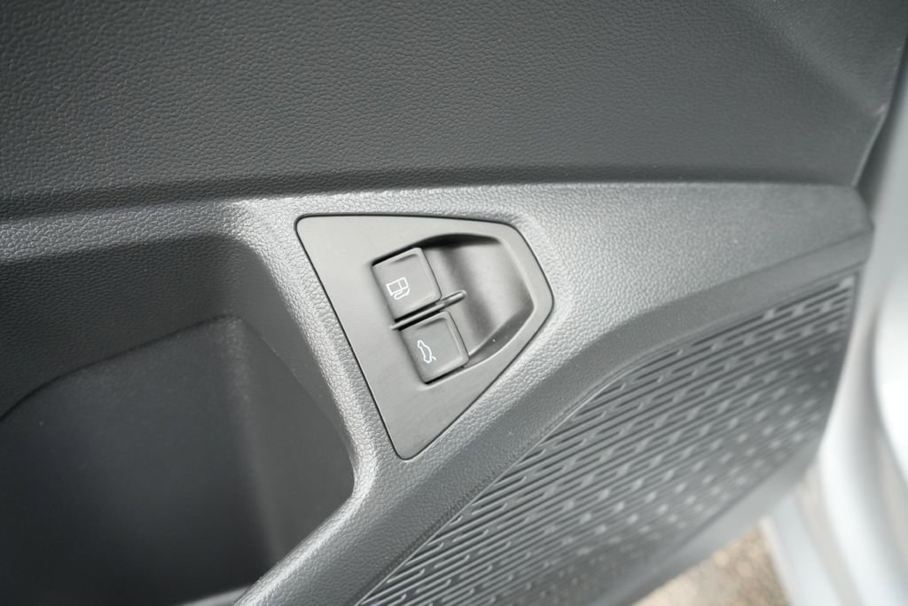 Used 2023 Volkswagen Jetta SE w/ Panoramic Sunroof Package image 22