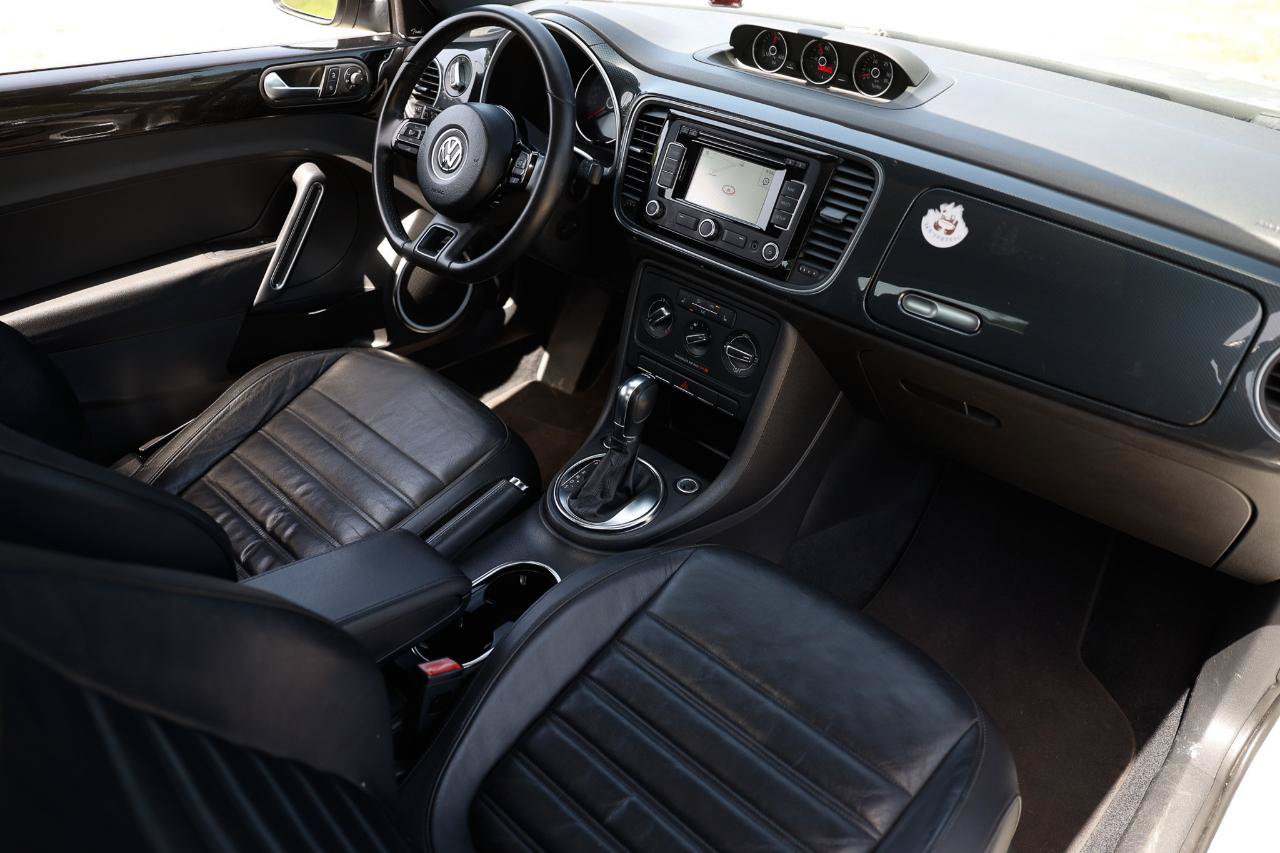 Used 2013 Volkswagen Beetle 2.0T FWD image 18