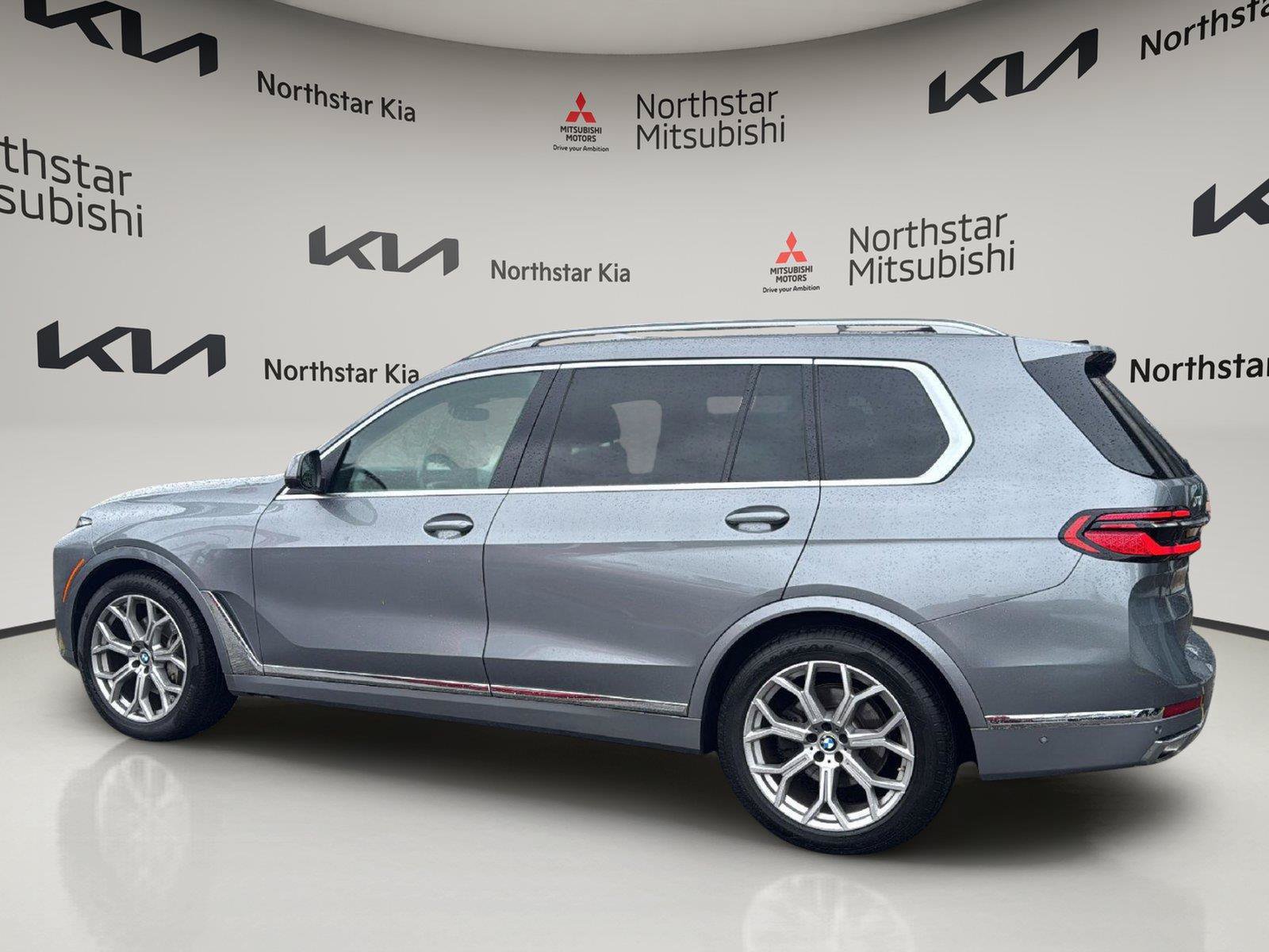 Used 2025 BMW X7 xDrive40i AWD/4WD image 4