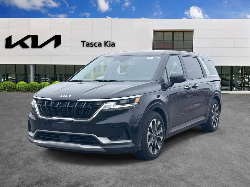 Used 2023 Kia Carnival EX image 3