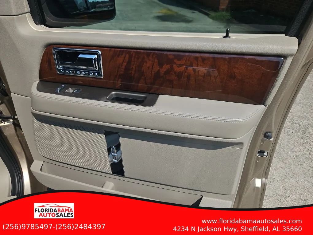 Used 2014 Lincoln Navigator 2WD image 5