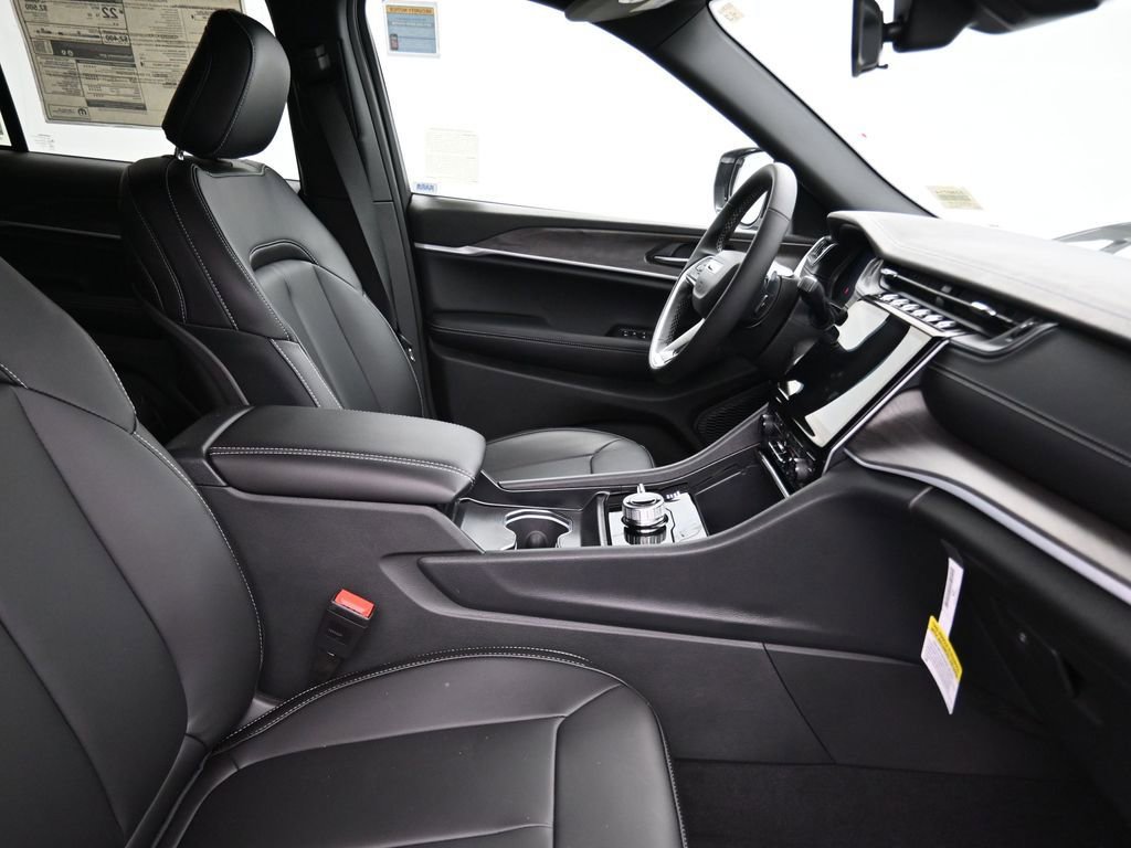 New 2025 Jeep Grand Cherokee Limited image 16