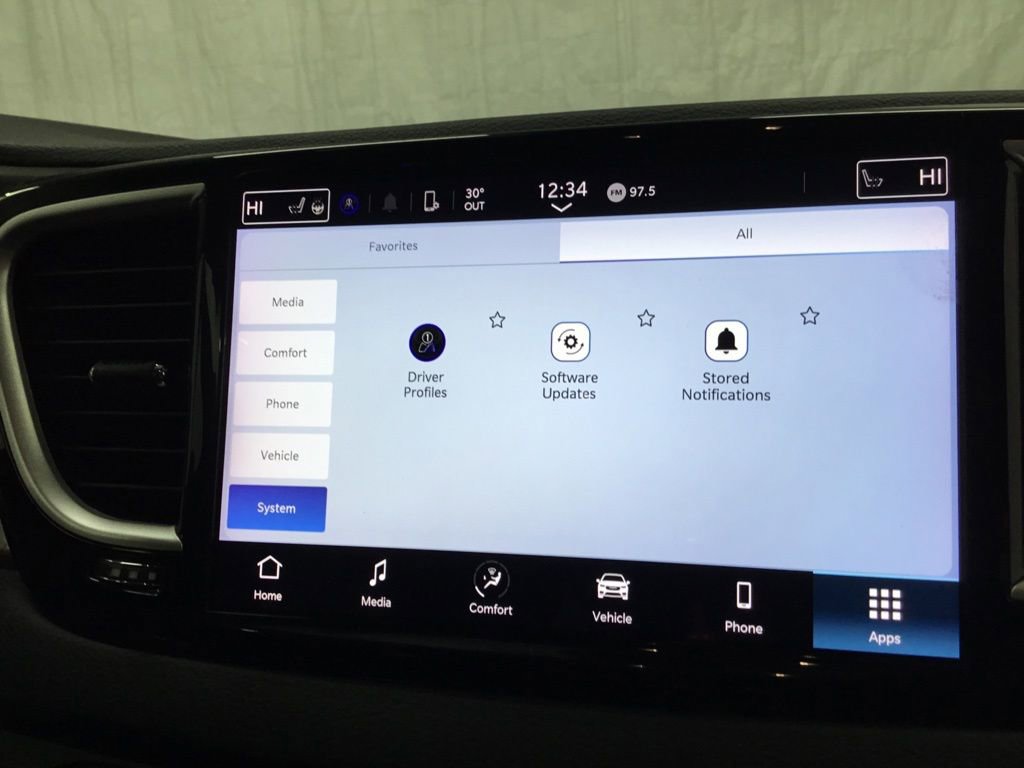 Used 2023 Chrysler Pacifica Touring-L image 32