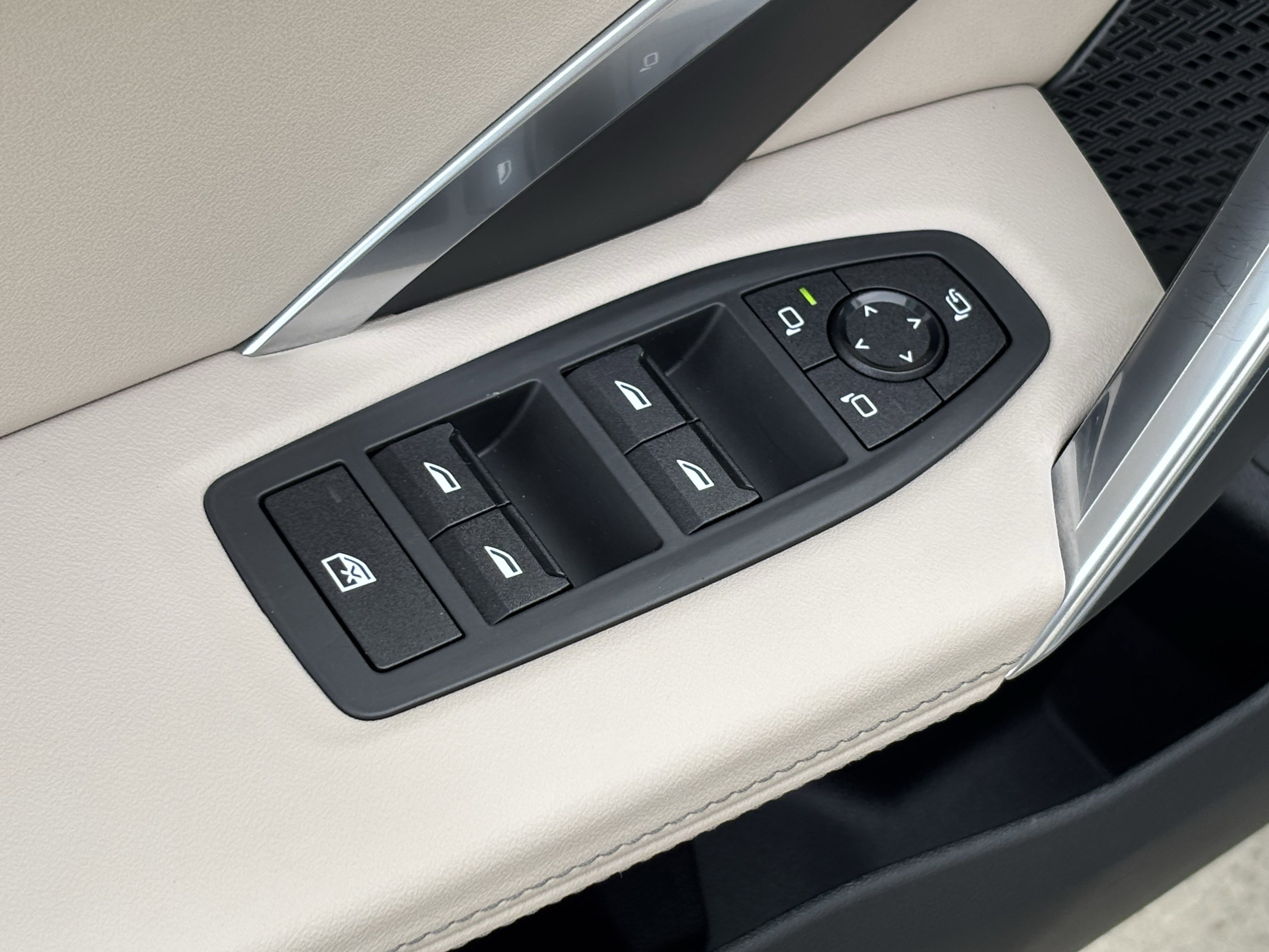 Certified 2025 BMW X1 xDrive28i w/ Technology Package image 15