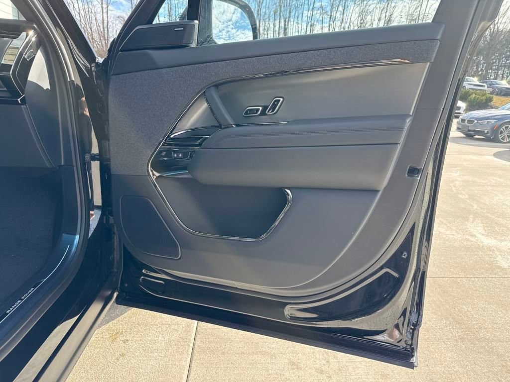 New 2025 Land Rover Range Rover Sport image 15