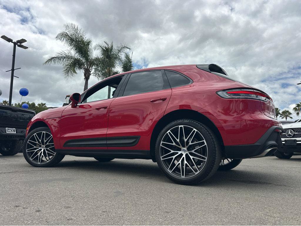 Used 2024 Porsche Macan w/ Premium Plus Package AWD/4WD image 3