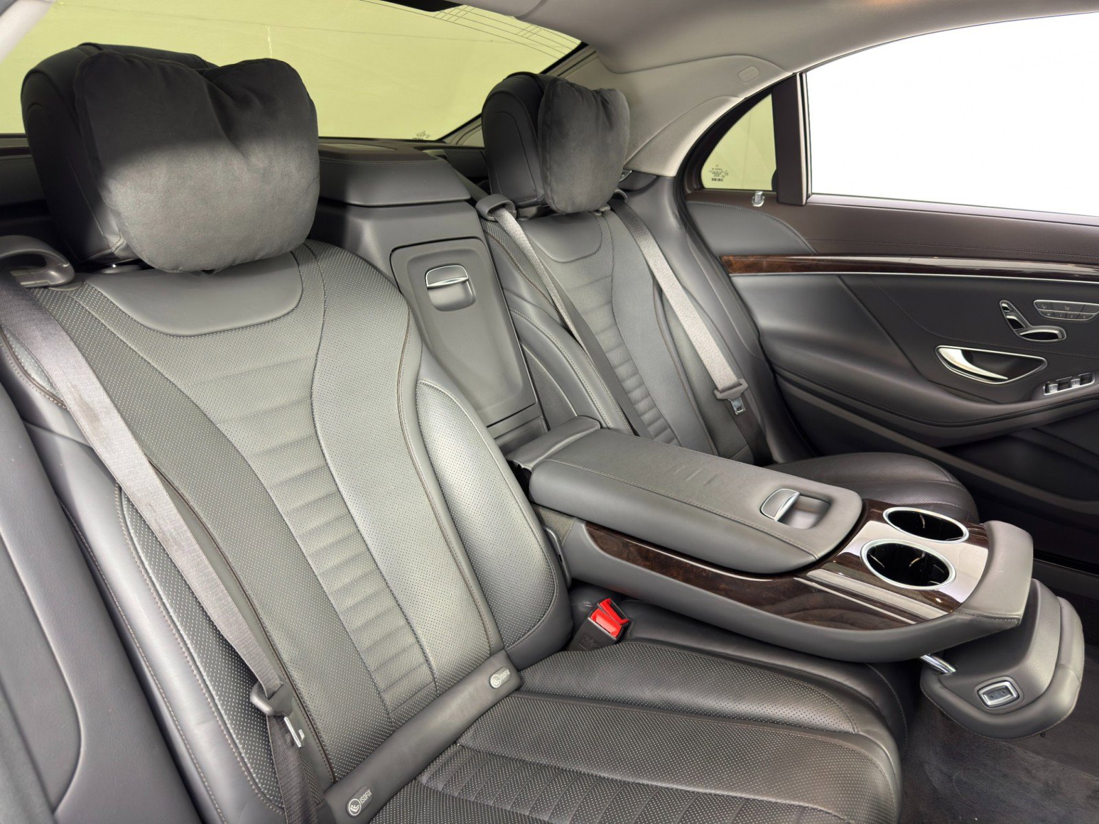 Used 2018 Mercedes-Benz S 560 Sedan image 40