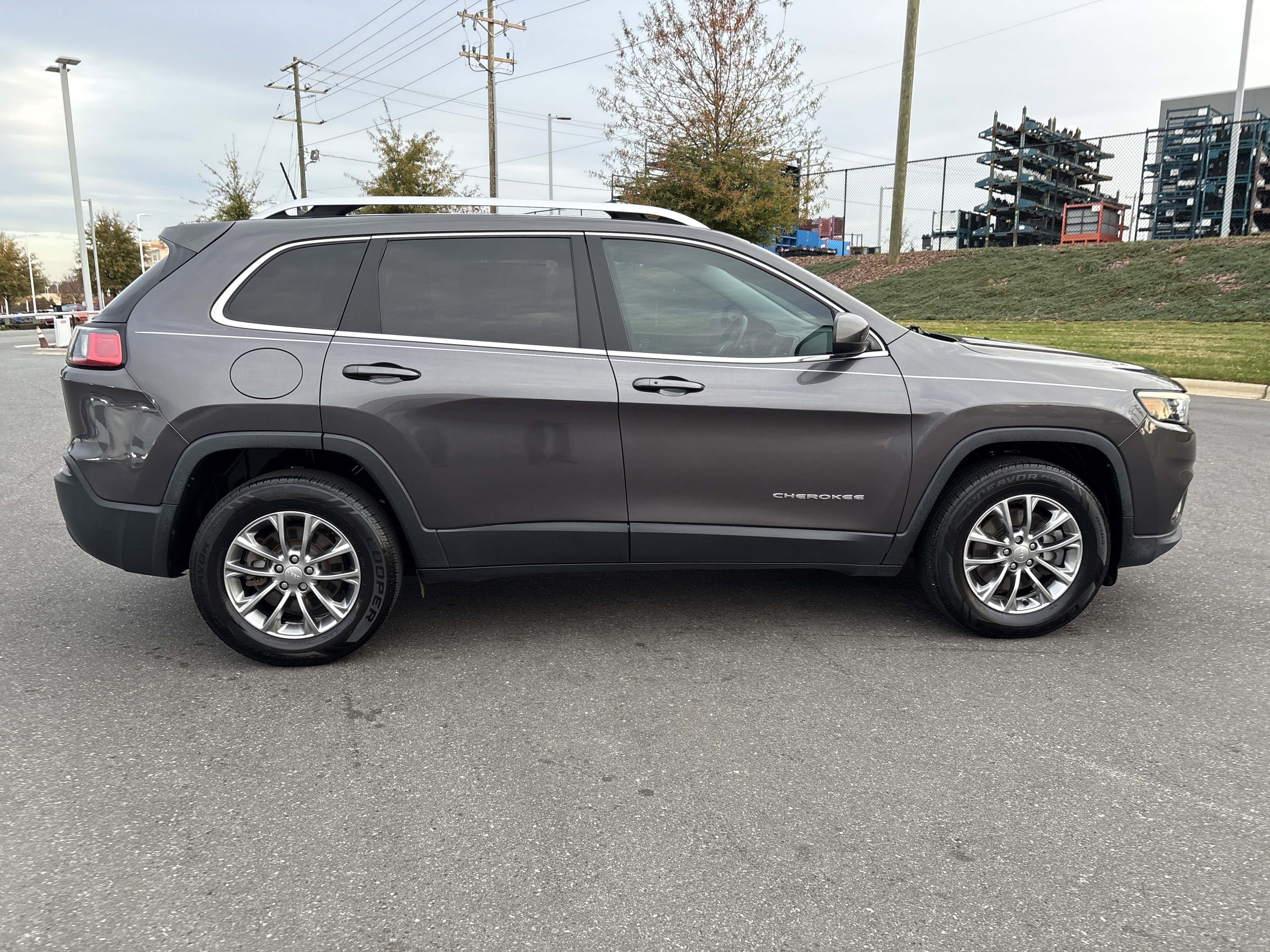 Used 2019 Jeep Cherokee Latitude Plus image 10