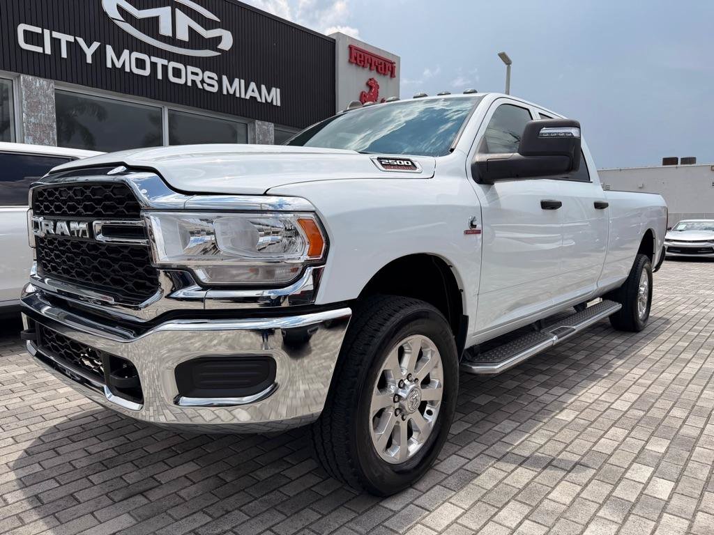 Used 2024 RAM 2500 Tradesman w/ Chrome Appearance Group AWD/4WD image 3