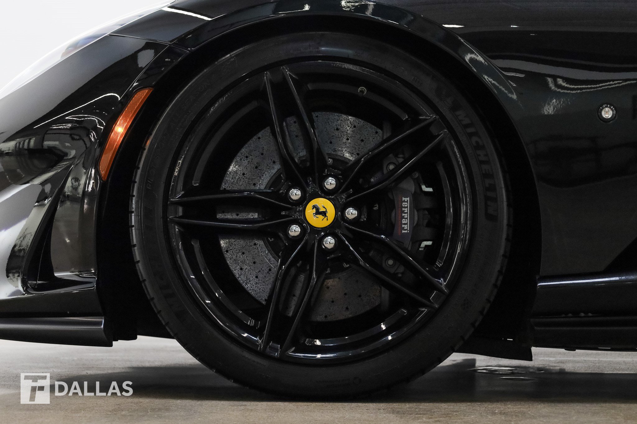 Used 2018 Ferrari 812 Superfast RWD image 6