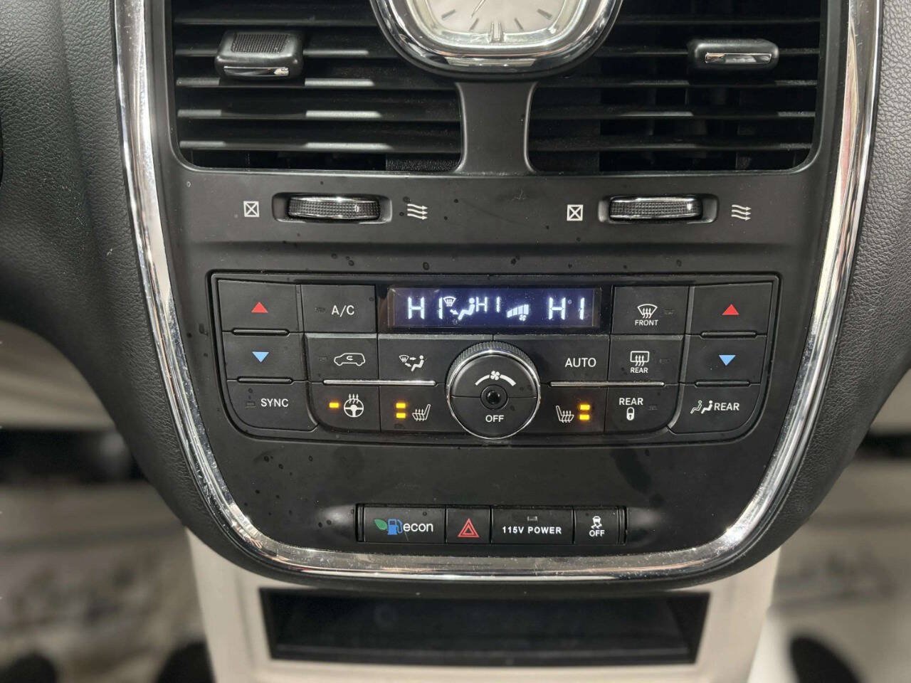 Used 2015 Chrysler Town & Country Touring-L w/ Driver Convenience Group FWD image 28