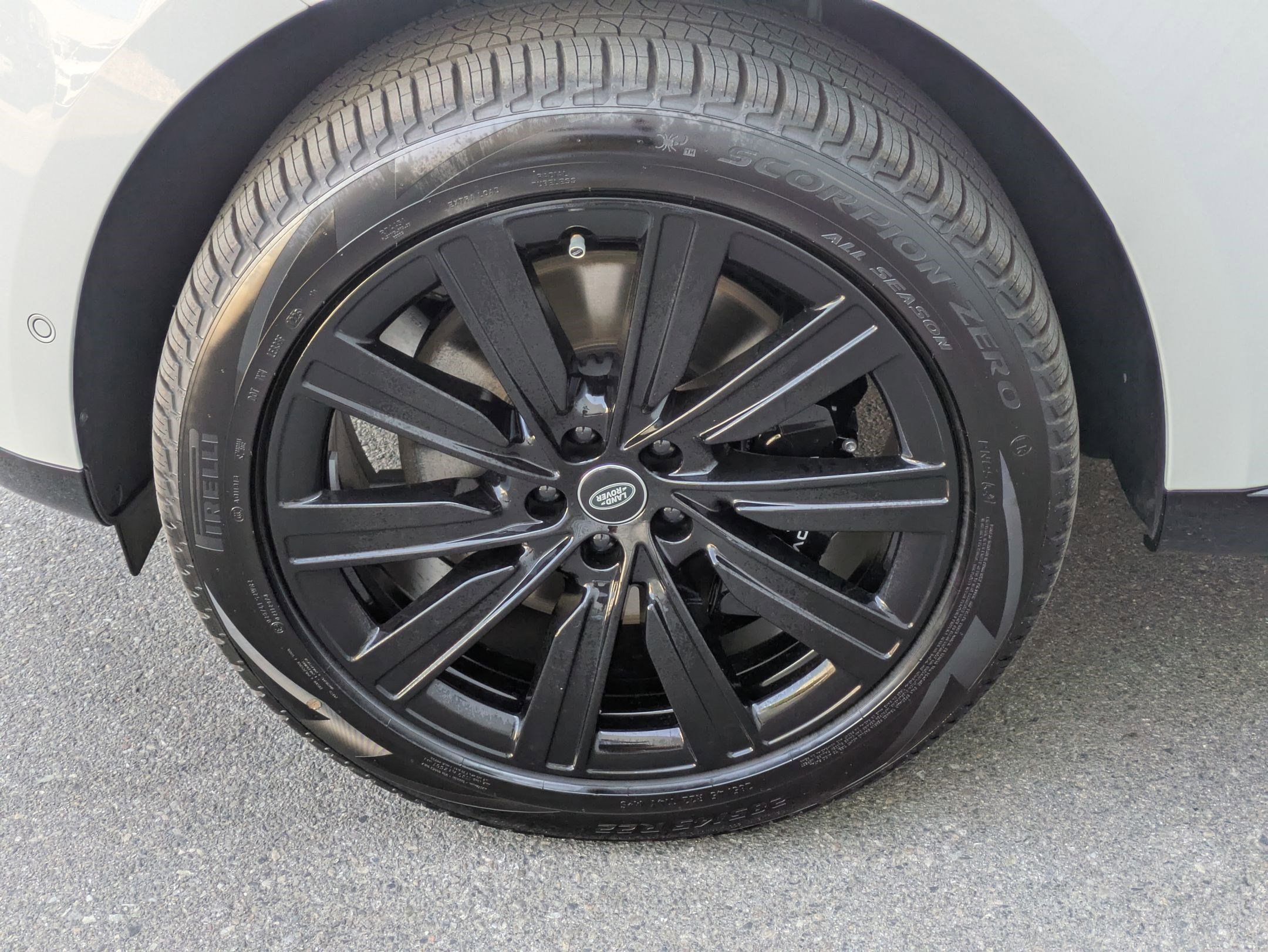 New 2025 Land Rover Range Rover Long Wheelbase SE image 11