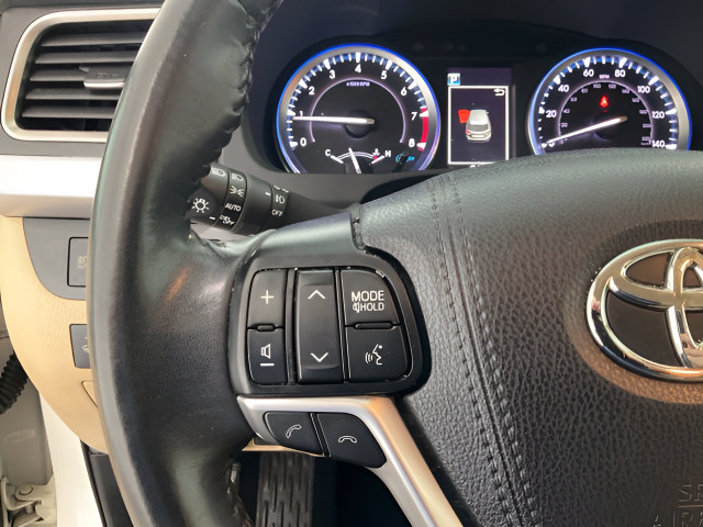 Used 2019 Toyota Highlander Limited FWD image 15