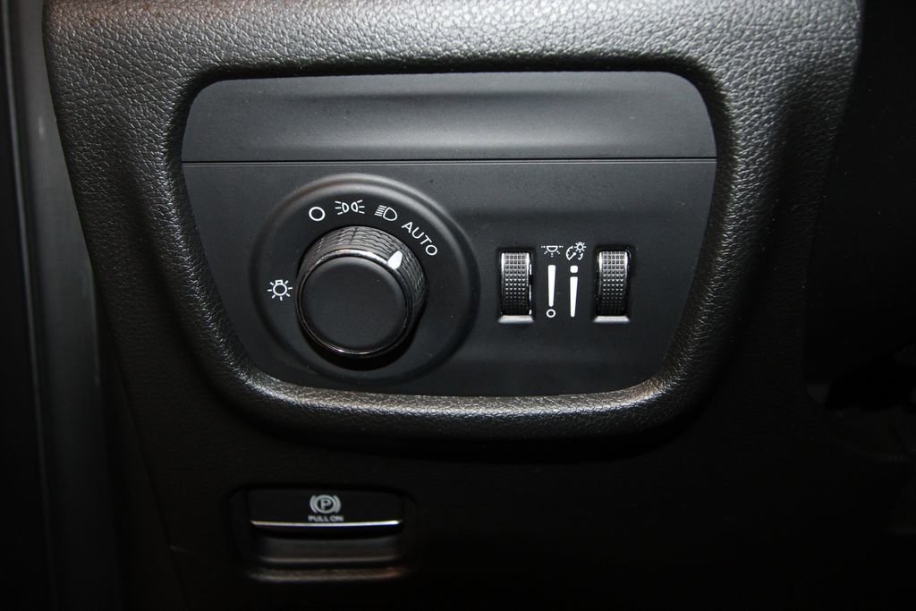 Used 2024 Jeep Grand Cherokee L Laredo image 9