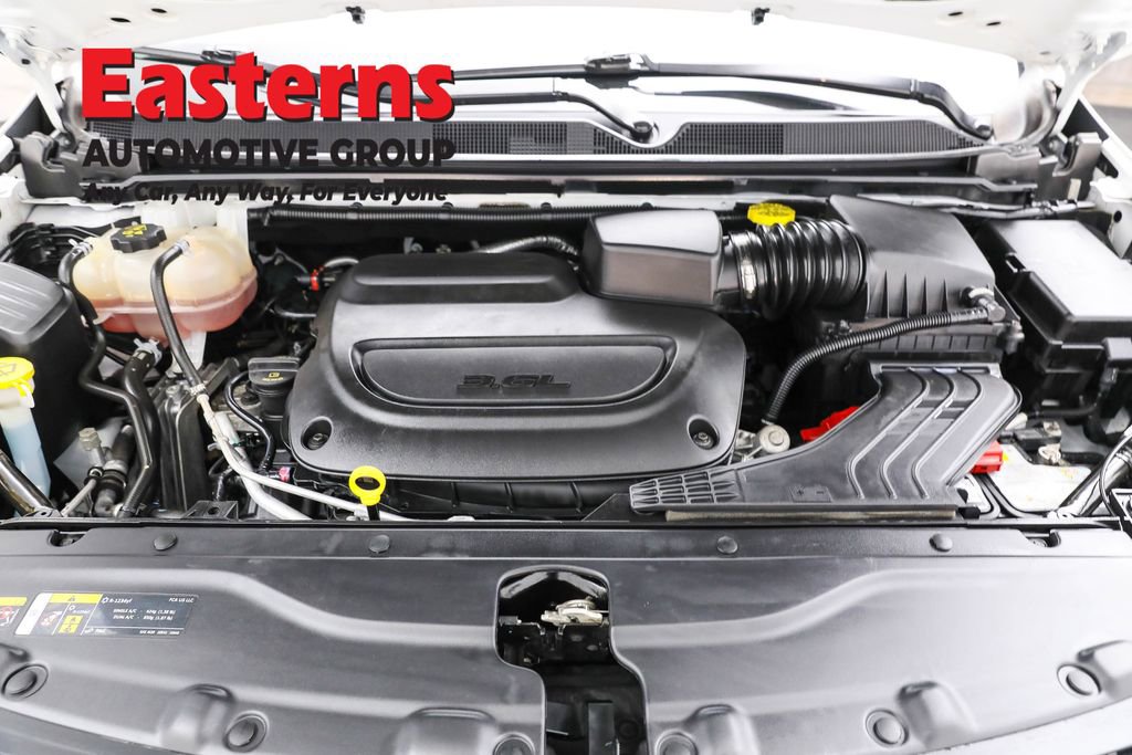 Used 2022 Chrysler Voyager LX image 7