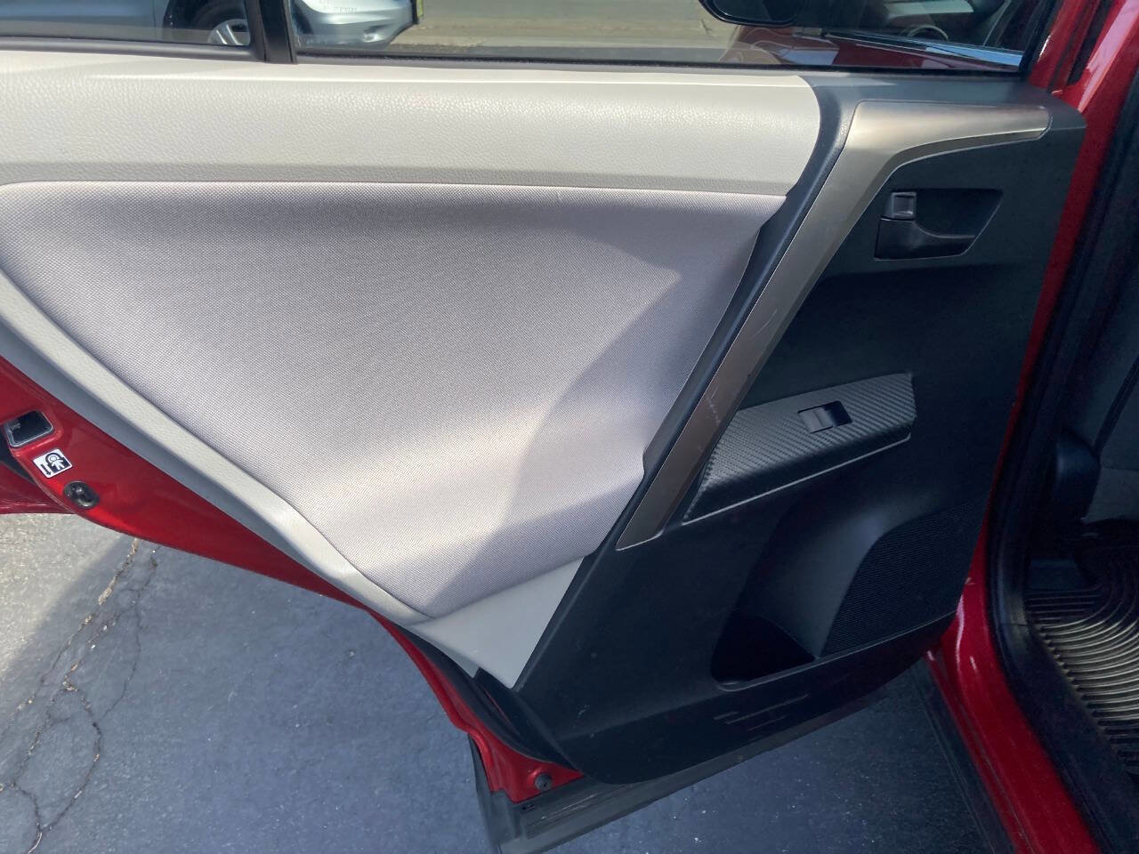 Used 2013 Toyota RAV4 XLE image 23