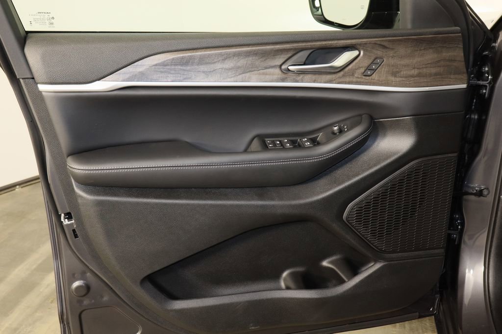 New 2025 Jeep Grand Cherokee Limited image 20