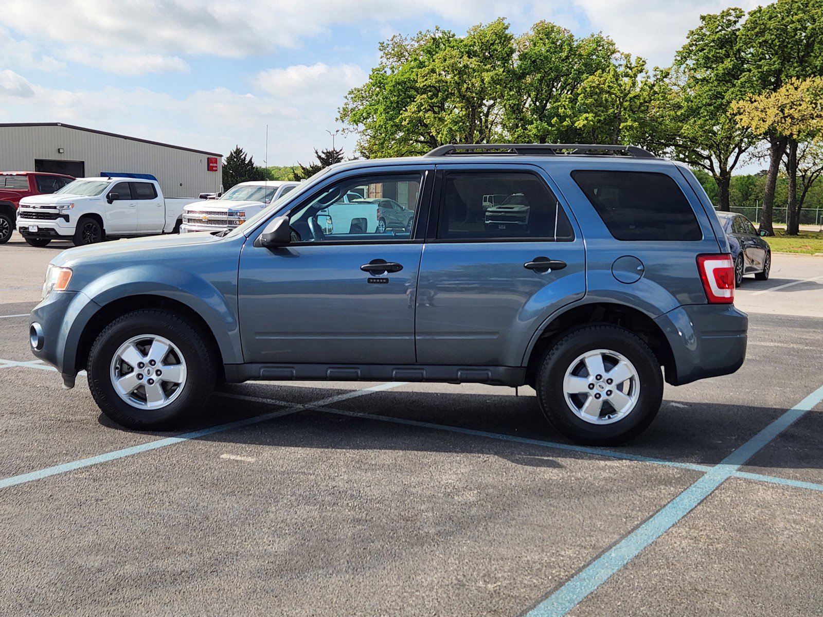 Used 2010 Ford Escape XLT image 3