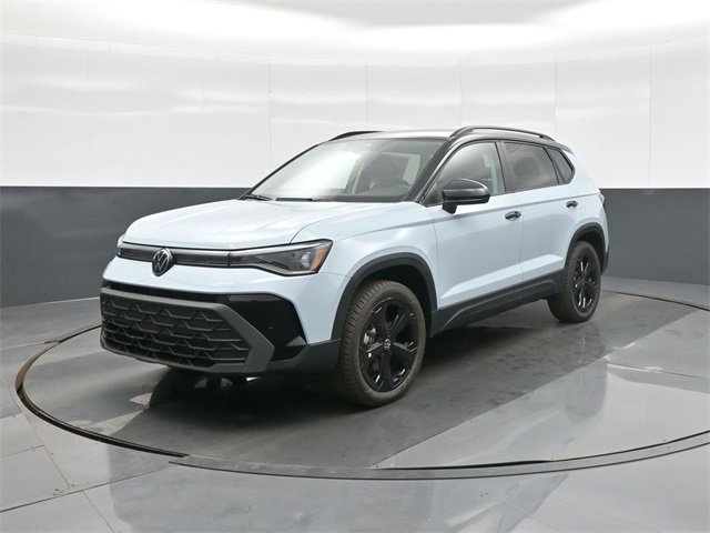 New 2026 Volkswagen Taos SE image 3