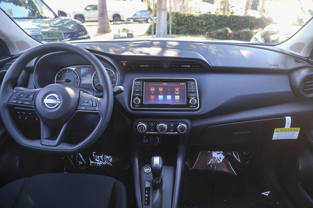 Certified 2025 Nissan Kicks Play S image 11