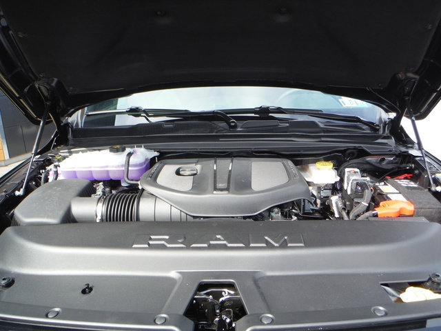 New 2027 RAM 1500 4x4 Crew Cab image 4