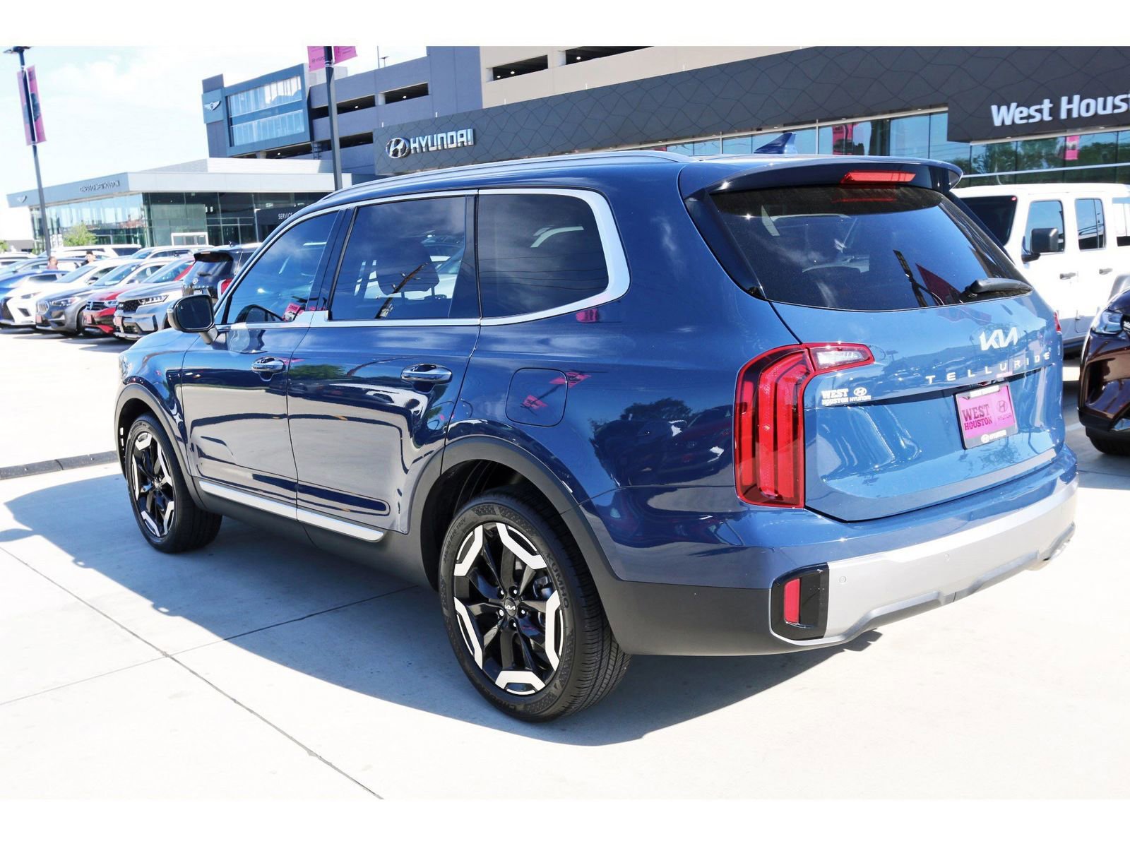 Used 2024 Kia Telluride S w/ S Sunroof Package image 6