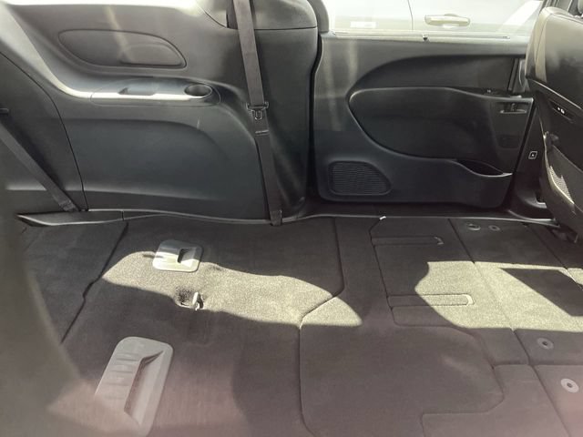 Used 2025 Chrysler Pacifica Select FWD image 9