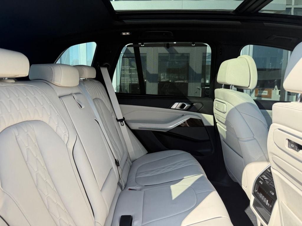 Used 2025 BMW X5 xDrive50e w/ Executive Package AWD/4WD image 19