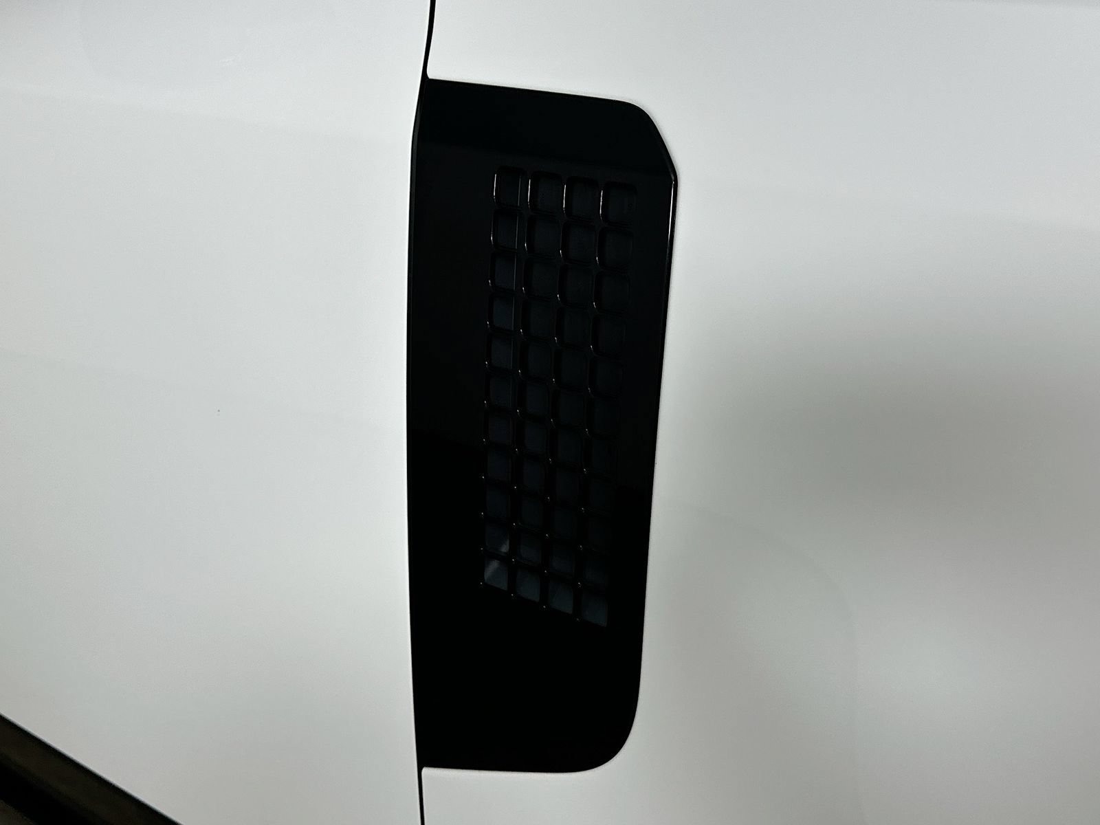 New 2026 Land Rover Defender 130 X-Dynamic SE AWD/4WD image 9