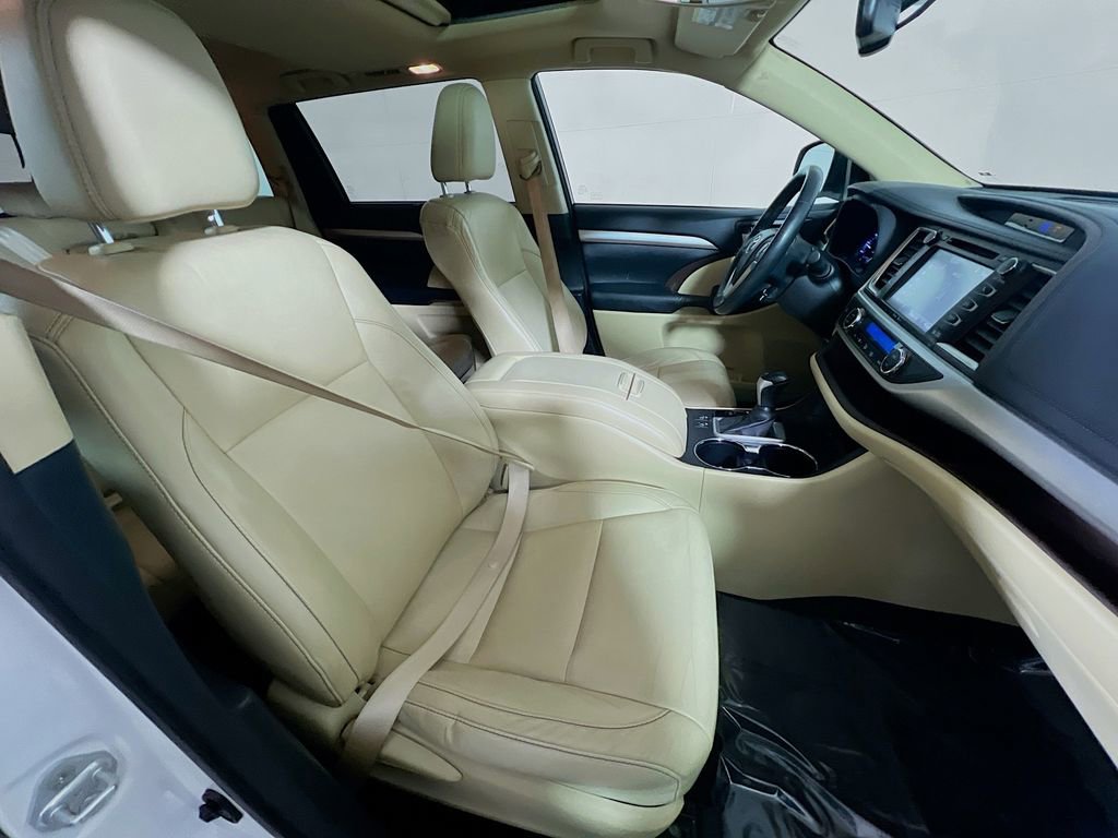 Used 2014 Toyota Highlander XLE image 27