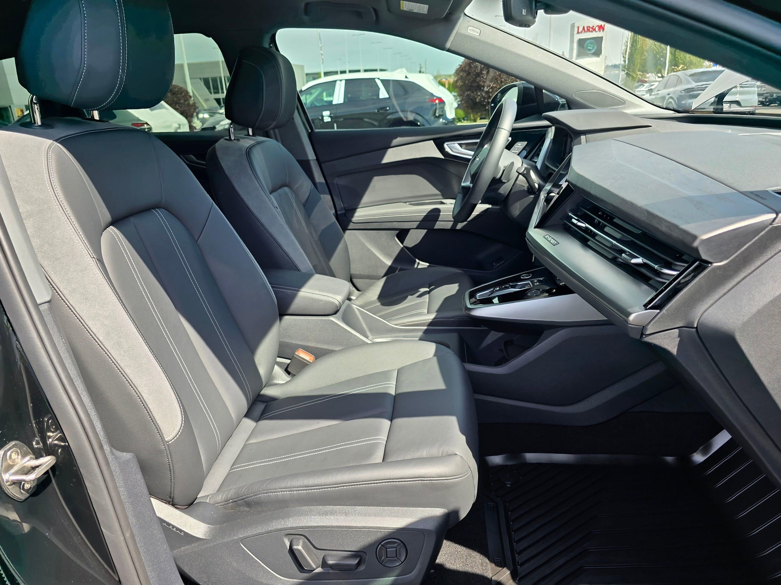 Used 2025 Audi Q4 e-tron Premium w/ Convenience Package AWD/4WD image 27