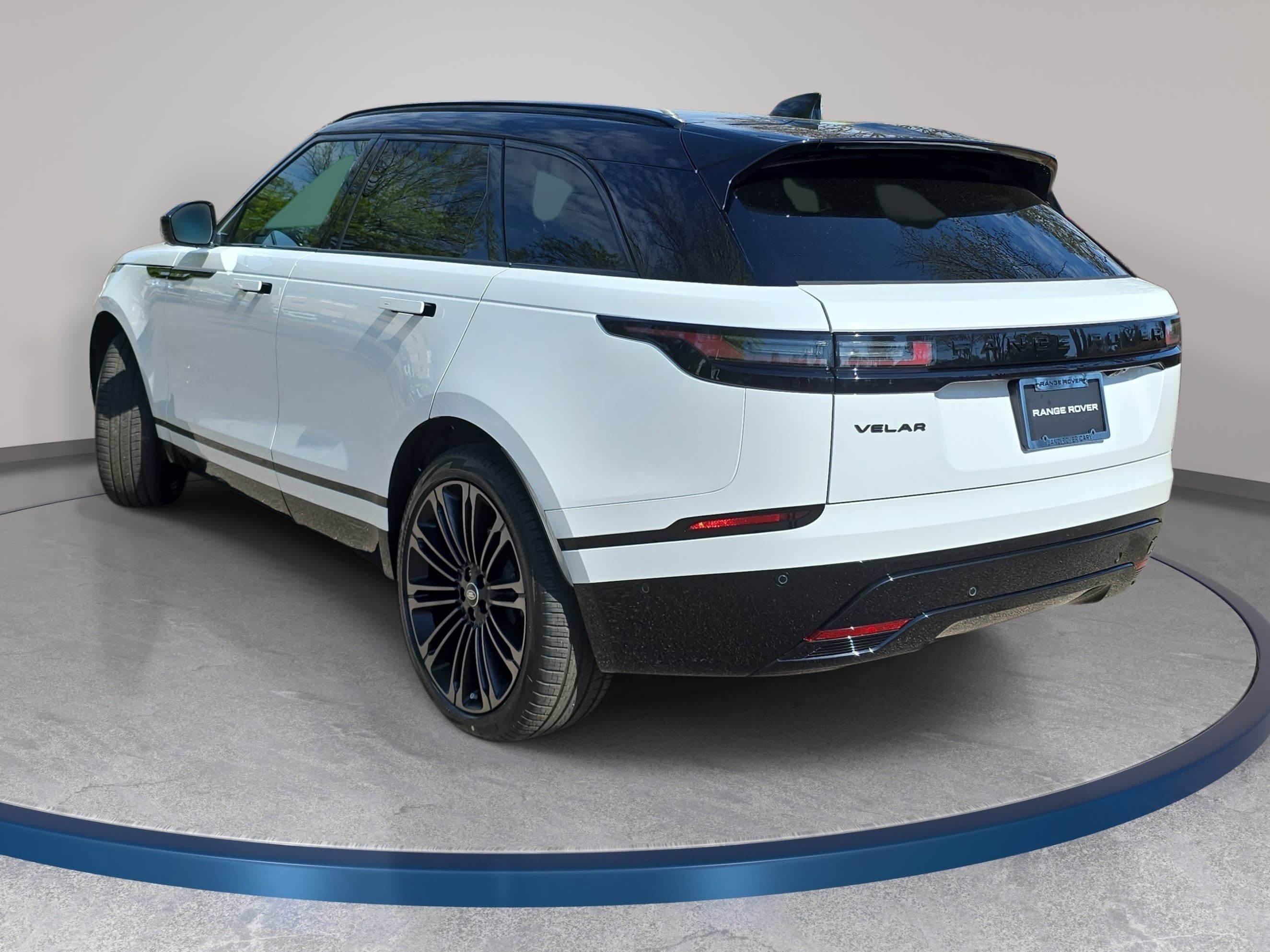 New 2026 Land Rover Range Rover Velar Dynamic SE AWD/4WD image 7
