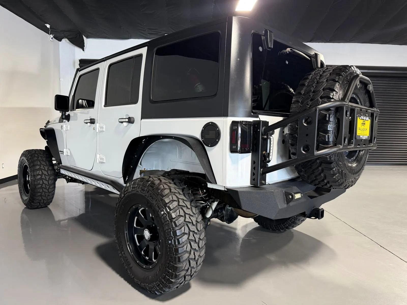 Used 2015 Jeep Wrangler Unlimited Rubicon w/ Connectivity Group AWD/4WD image 6