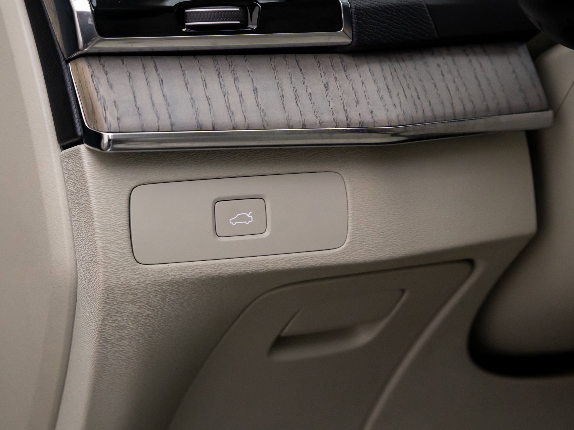 Used 2023 Volvo XC90 B6 Plus w/ Protection Package Premier image 22