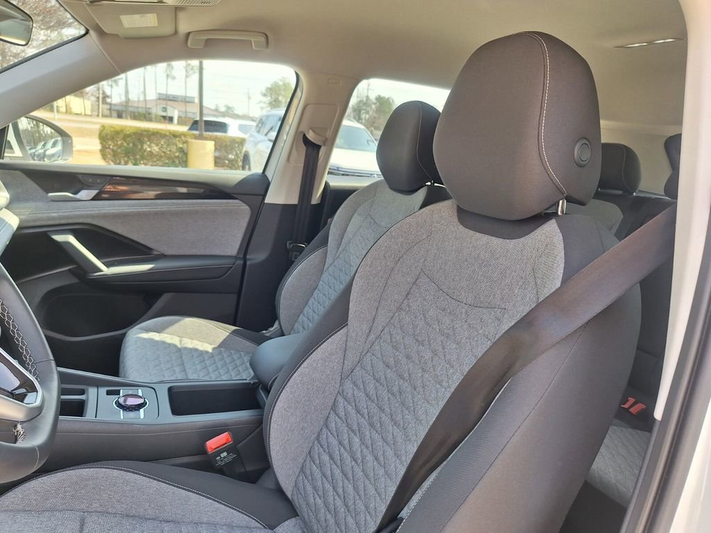 Used 2025 Volkswagen Tiguan S image 11