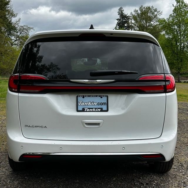 Used 2023 Chrysler Pacifica Touring-L FWD image 9