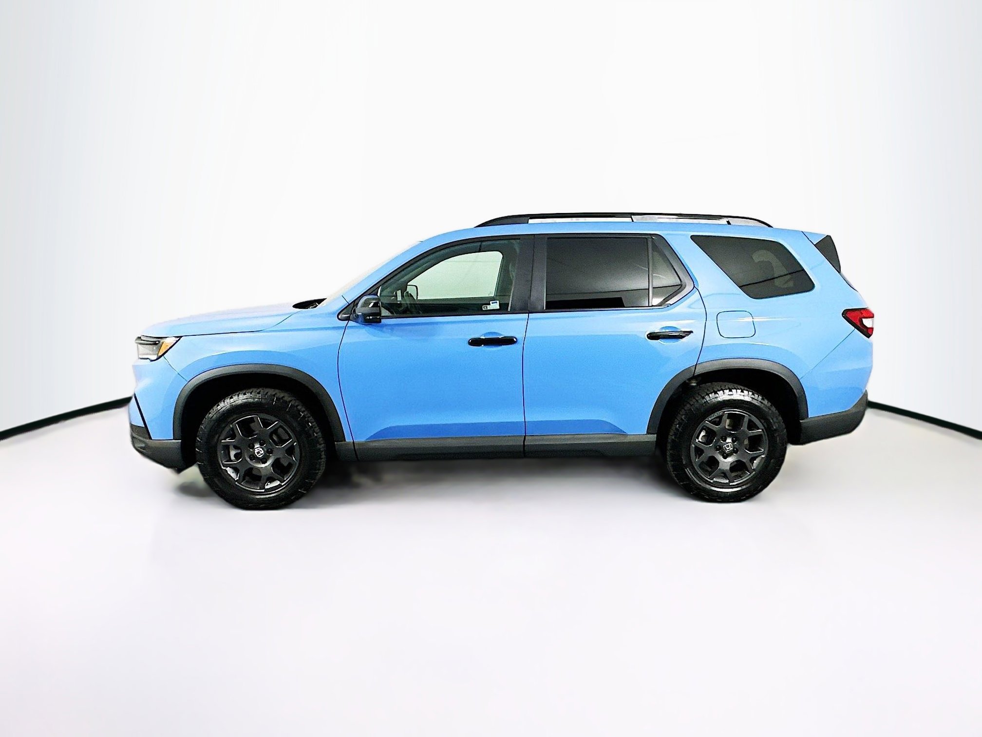 Used 2025 Honda Pilot TrailSport image 4