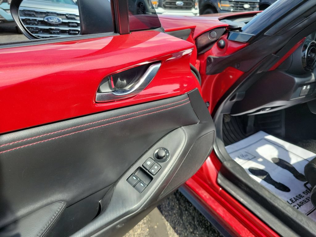 Used 2016 MAZDA MX-5 Miata Club RWD image 18