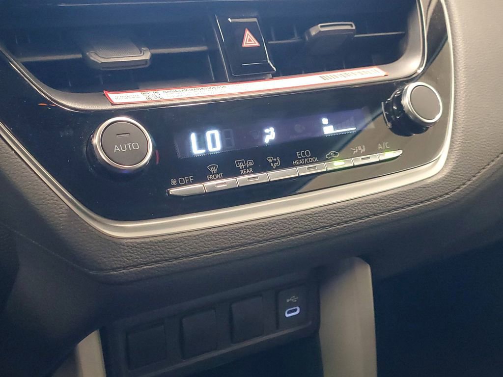 Used 2025 Toyota Corolla Cross LE image 27