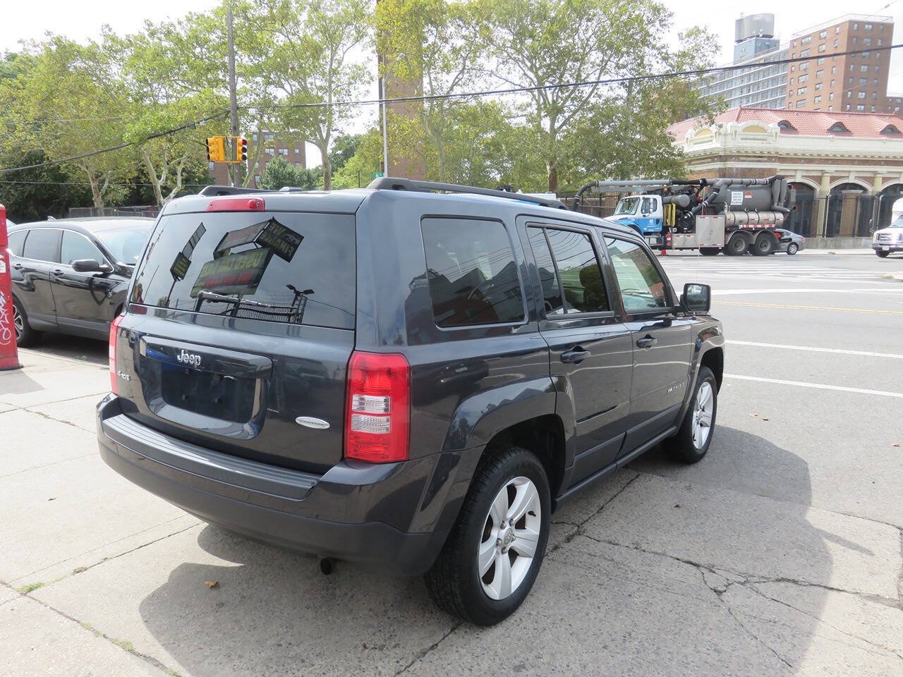Used 2014 Jeep Patriot Latitude AWD/4WD image 4