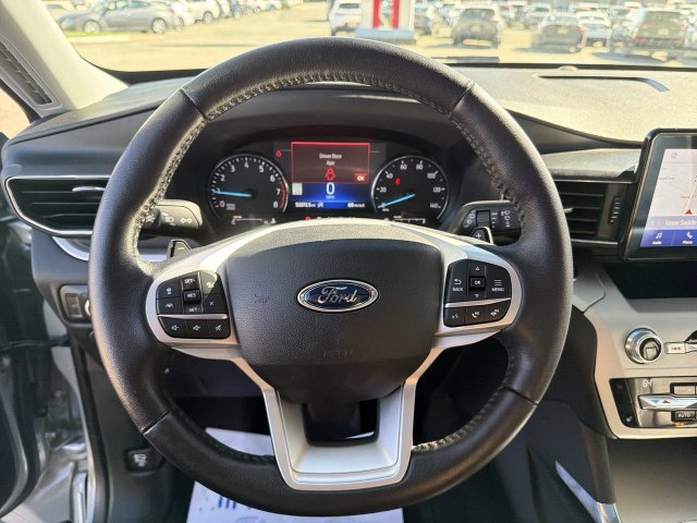 Used 2021 Ford Explorer XLT w/ Equipment Group 202A AWD/4WD image 18