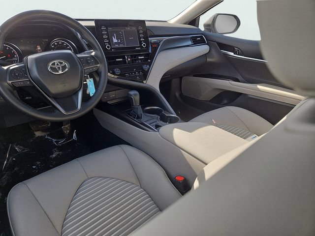 Used 2024 Toyota Camry SE image 10