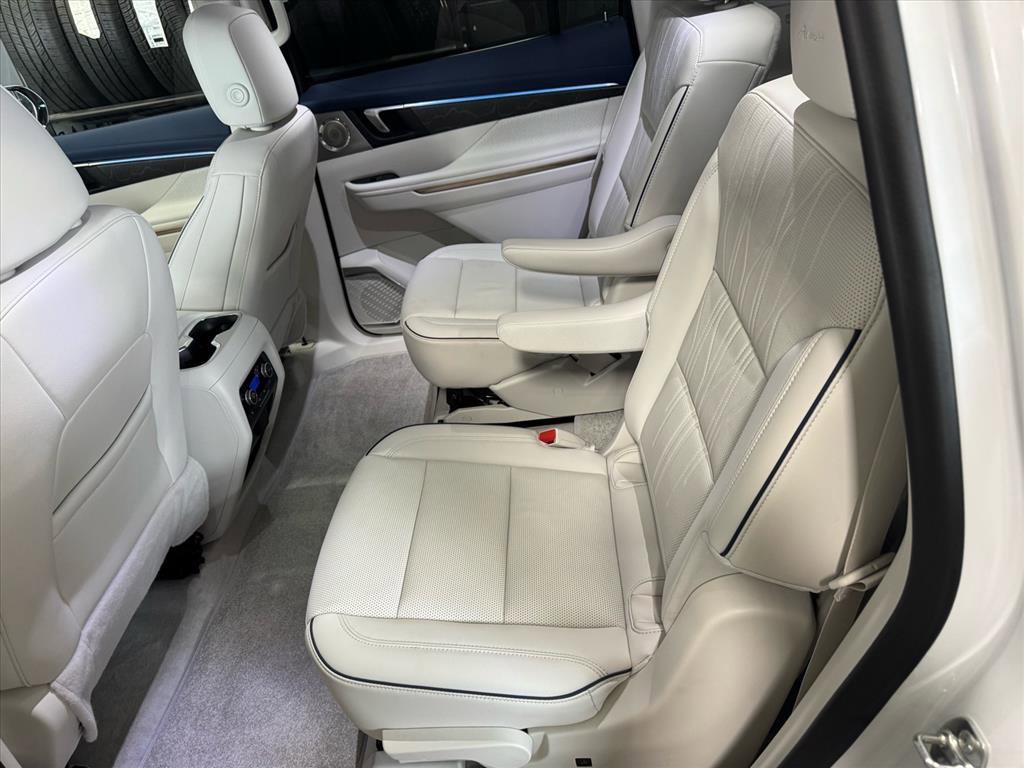 Certified 2025 Buick Enclave Avenir w/ Super Cruise Package image 12