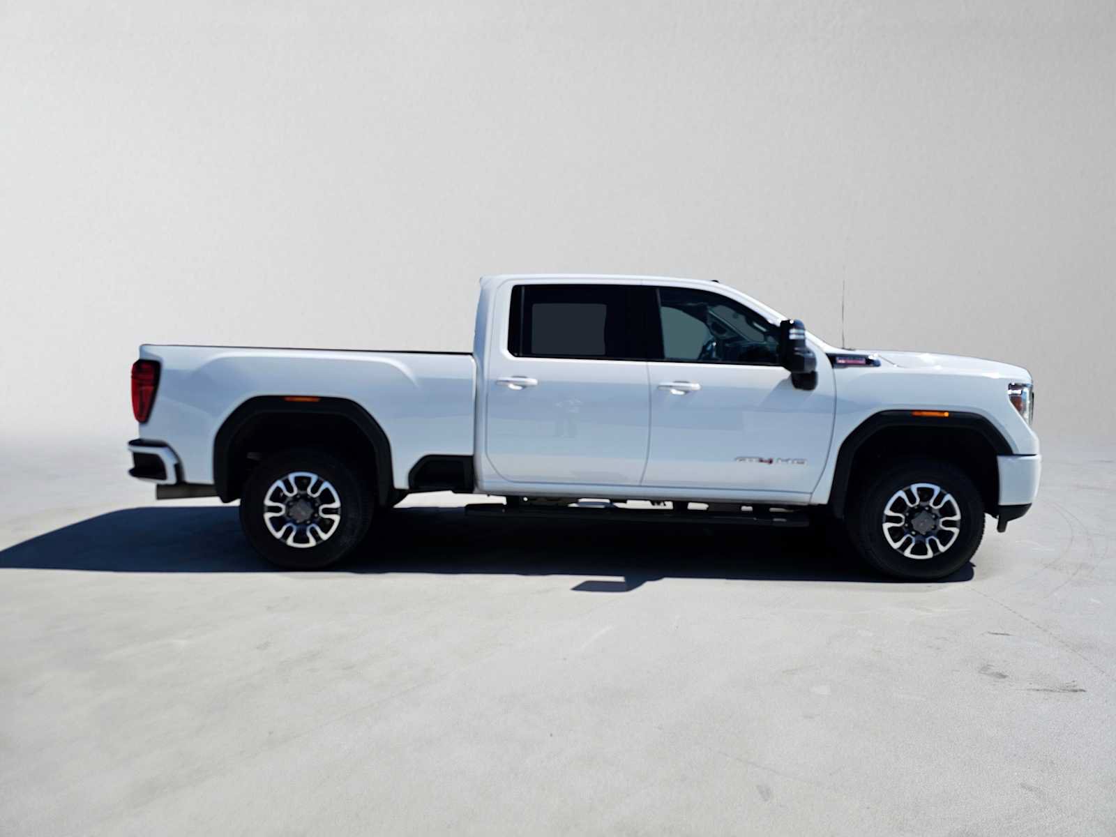 Used 2021 GMC Sierra 2500 AT4 w/ AT4 Preferred Package AWD/4WD image 2