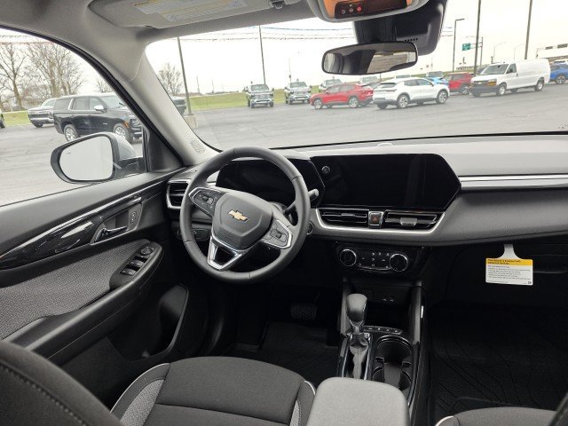 New 2026 Chevrolet TrailBlazer LT w/ LT Cold Weather Package FWD image 2