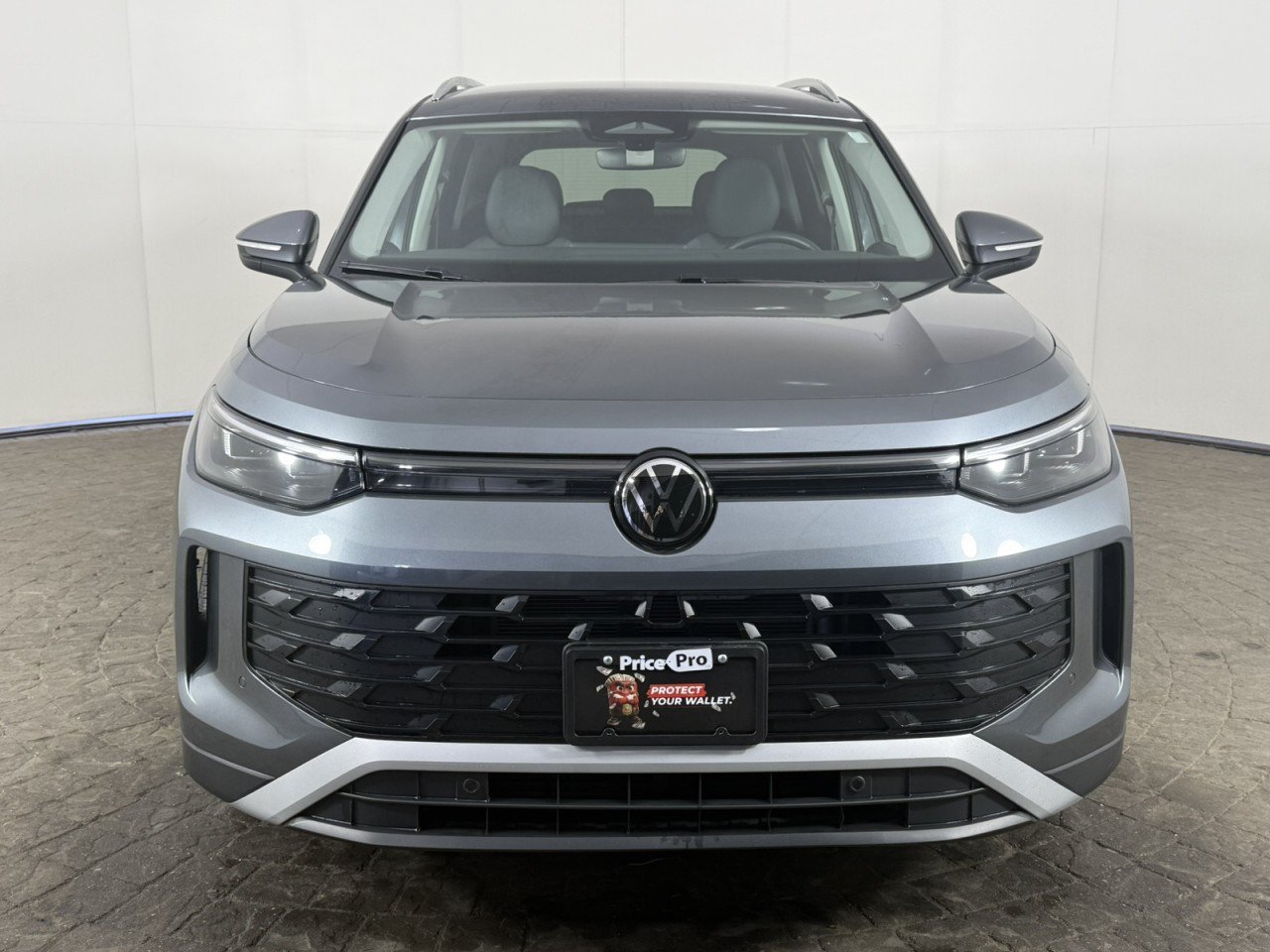 Used 2026 Volkswagen Tiguan SE FWD image 2
