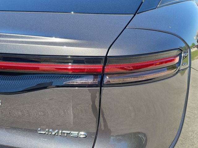 Used 2023 Toyota Crown Limited image 8