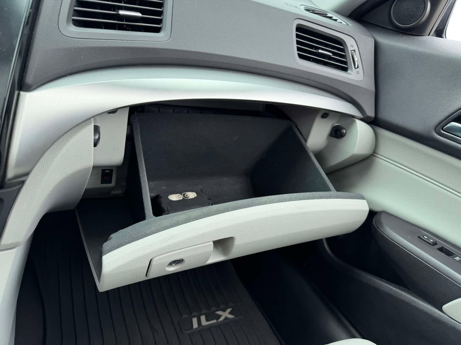 Used 2016 Acura ILX FWD image 33