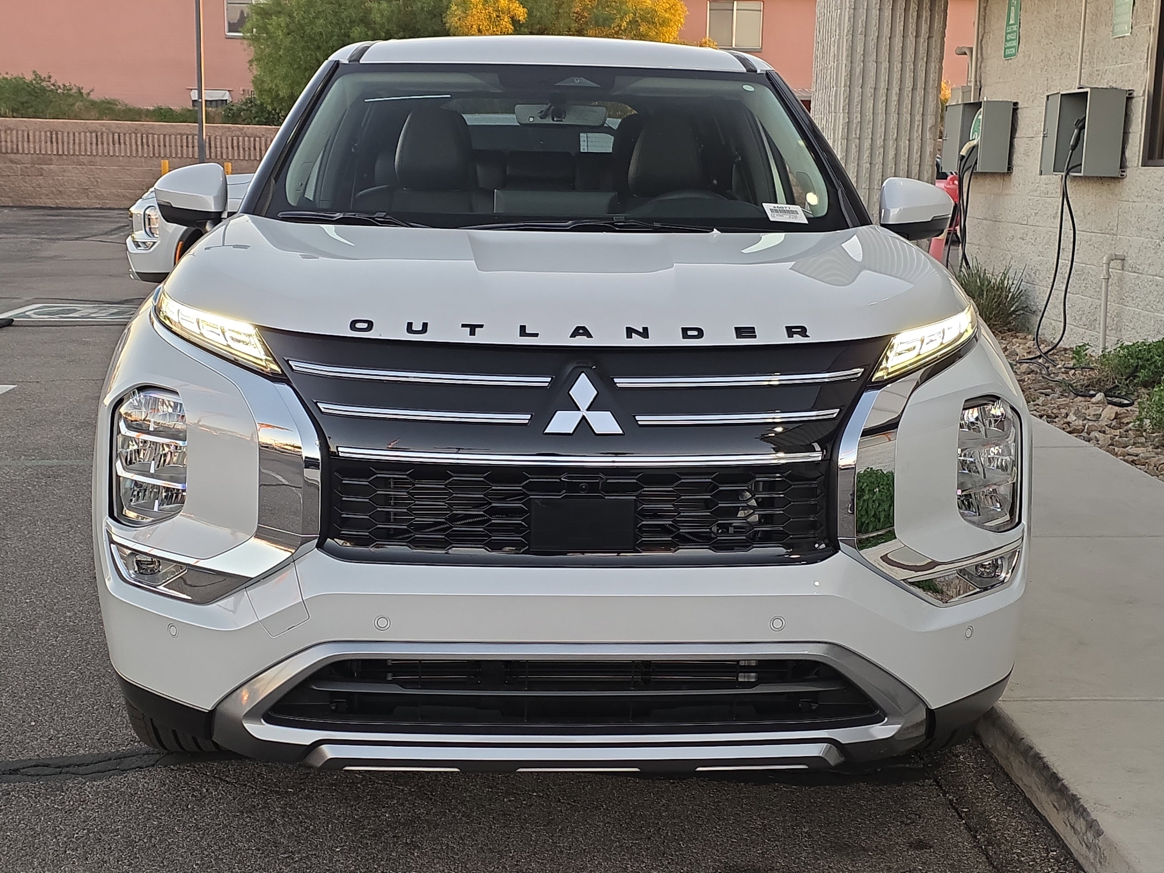 New 2025 Mitsubishi Outlander SE image 2